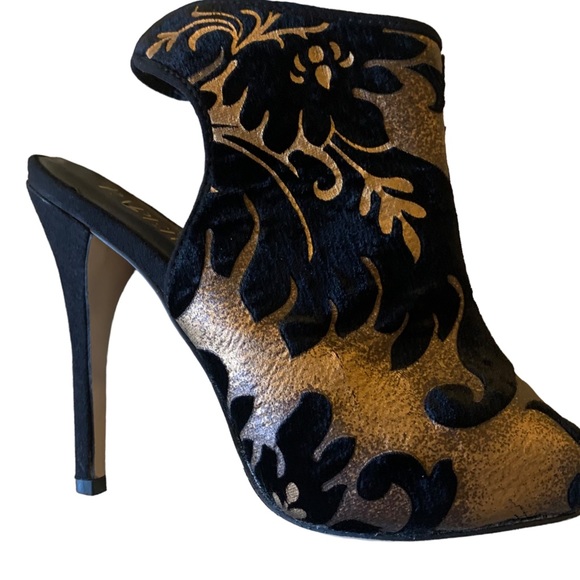 Black velvet metallic antique gold high heel peep toe shootie size 7.5 - Picture 2 of 6